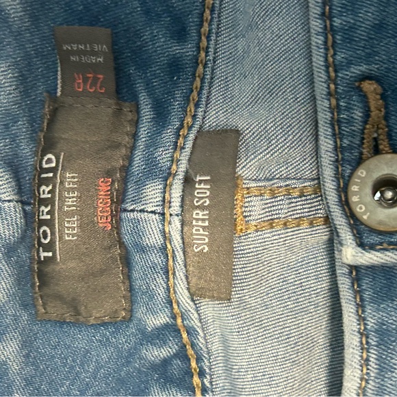 Torrid ripped jeans - Picture 2 of 5